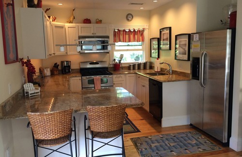 Chatham Condo | Location Location! Perfect 2-Bedroom Condo On Main Street In Chatham