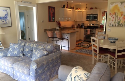 Chatham Condo | Location Location! Perfect 2-Bedroom Condo On Main Street In Chatham