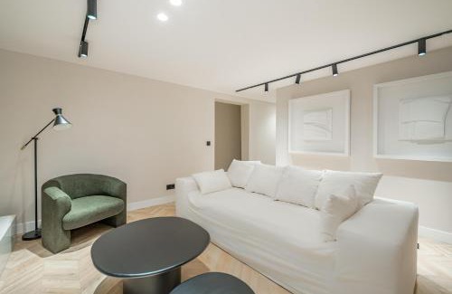 Palacio Apartment | Location, Luxury & Style Best 5Bed in Madrid