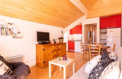Vielle-Aure Apartment | Location T3 Vielle-Aure - 6 pers, Balcon, Parking, Proche Télécabine & Thermes - FR-1-296-373