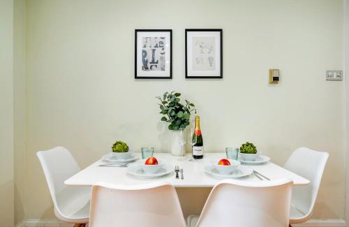 Covent Garden Apartment | Location Trafalgar Square 1 Bedr, 3 Beds, sleeps 6