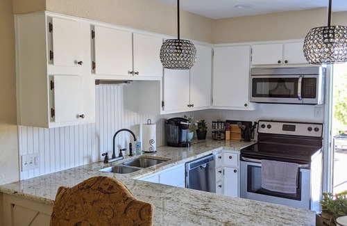 Horseshoe Bay House | 🌟LOCATION! Very Nice 2 BD 2BA Directly Across From Resort-Pool Grill Sleeps 6🏊