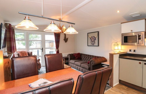 Arrochar Cottage | LOCH LOMOND HOLIDAY HOME, pet friendly, with a garden in Crianlarich