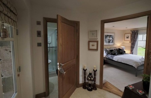 Arden Apartment | Loch Lomond Unique Selfcontained bed+bathroom