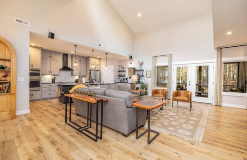 Wise House | Loch Nest | Main Lake Luxury on Lake Gaston!