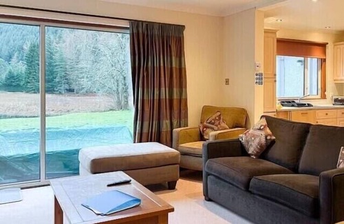 South Laggan Cottage | Loch Oich Waterside Cottage