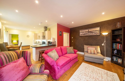 Crieff Cottage | Lochelour Mill Cottage - a cottage that sleeps 2 guests in 1 bedroom