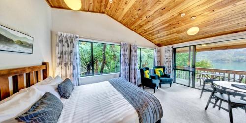 Lochmara Bay Cabin | Lochmara Lodge - 20mins by boat from Picton