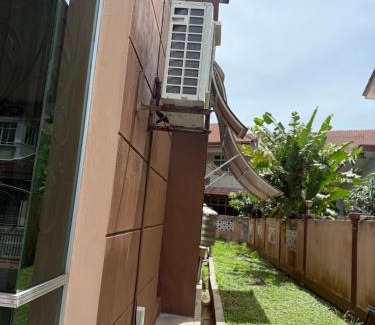Kampung Behor Gandin House | Lociz Roomstay Kangar