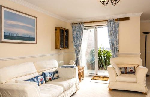Eastbourne Apartment | Lock & Quay - waterfront oasis