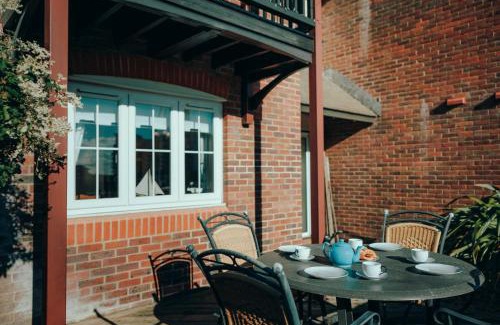 Eastbourne Apartment | Lock & Quay - waterfront oasis