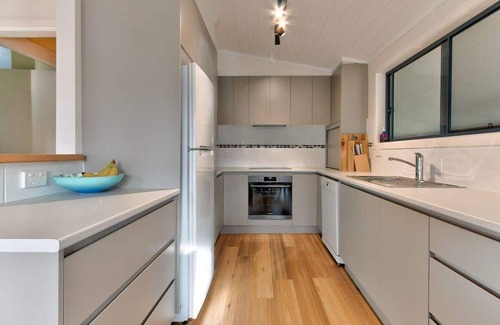 Mollymook Beach House | Lockhart Leafy Cottage