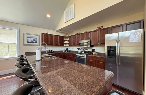 North Conway House | Locust Lodge #3 | 18 Beds, Sleeps 28, HotTub, Pool