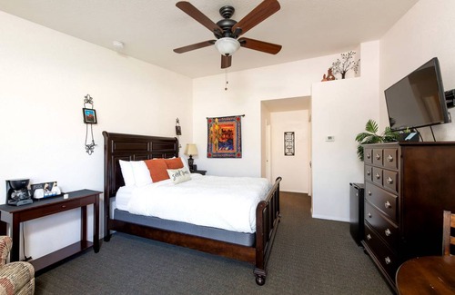 Uptown Sedona Cabin | Lodge ∙ 1 bedroom ∙ 2 guests