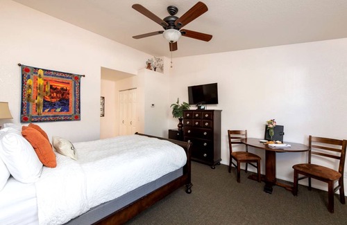 Uptown Sedona Cabin | Lodge ∙ 1 bedroom ∙ 2 guests