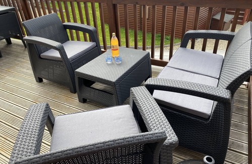 Tavistock Cottage | LODGE 10, CEDAR LODGE PARK, pet friendly, with a garden in Tavistock