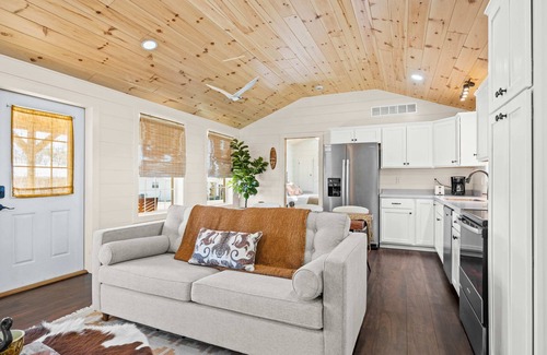 Williamstown Cabin | Lodge 102 at Eden Reserve—Safari Cabin Near Ark