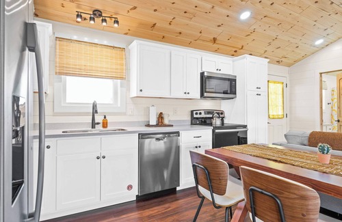 Williamstown Cabin | Lodge 102 at Eden Reserve—Safari Cabin Near Ark