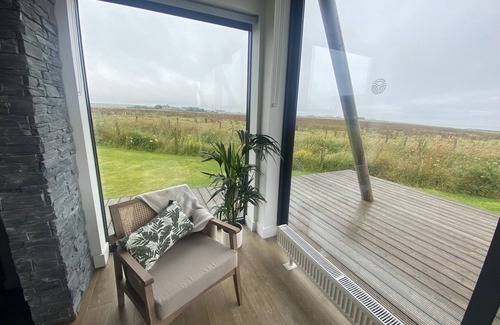 John O'Groats Cottage | Lodge 11 - 3 Bed Sea-View - a john o'groat that sleeps 6 guests in 3 bedrooms