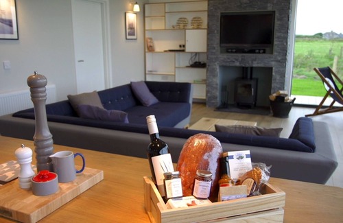 John O'Groats Cottage | Lodge 22 - 3 Bed Sea-View - a john o'groat that sleeps 6 guests in 3 bedrooms