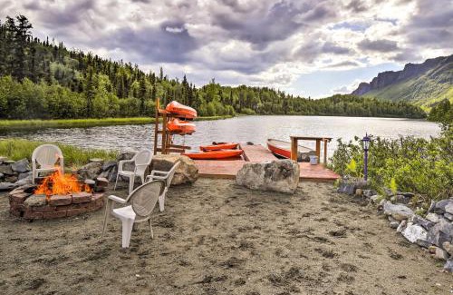 Sutton House | Lodge 88 - Steps to Weiner Lake with Dock and Boat!