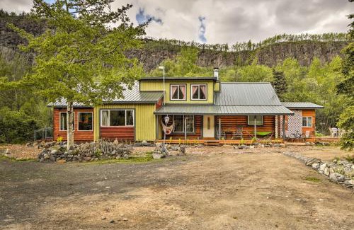 Sutton House | Lodge 88 - Steps to Weiner Lake with Dock and Boat!