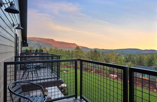 Pine Hotel | Lodge at 5600