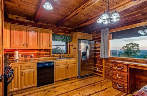 Ponca Cabin | Lodge at OZK Ranch- Incredible mountaintop cabin with hot tub and views
