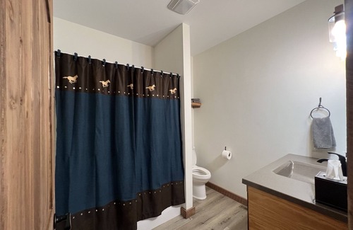 Hermann Cabin | LODGE AT SADDLE RIDGE. Just five minutes from Hermann.