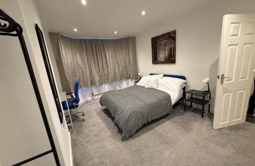 Staple Hill House | Lodge Causeway 4 bedroom house