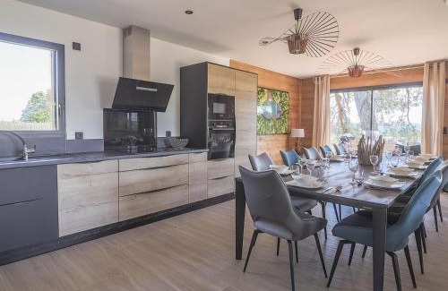 Le Chambon-sur-Lignon House | Lodge de luxe avec bain à remous, salle de sport, piscine, et options spa et golf - FR-1-582-381