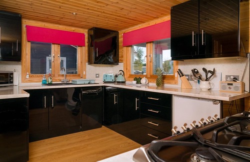 Hopton Apartment | Lodge in Caldecott Hall with Private Hot Tub