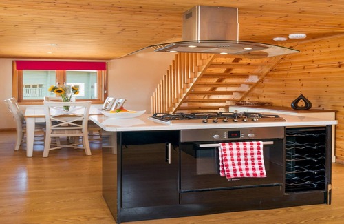 Hopton Apartment | Lodge in Caldecott Hall with Private Hot Tub