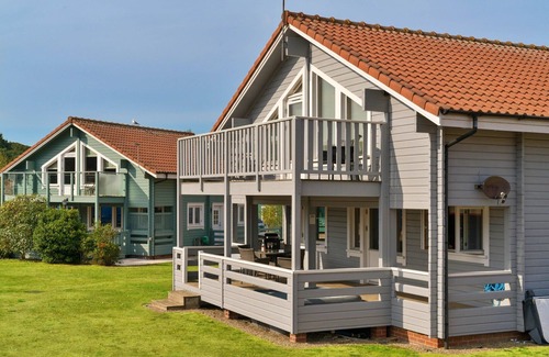 Hopton Apartment | Lodge in Caldecott Hall with Private Hot Tub