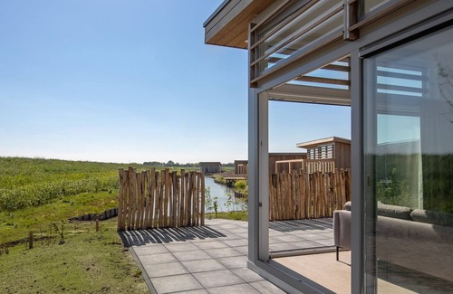 Kamperland House | Lodge in Water Village by the Waterfront