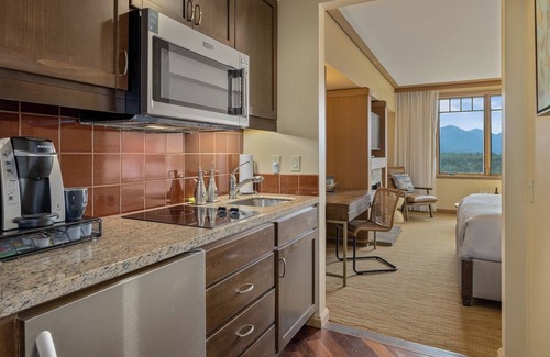 Cle Elum Condo | Lodge Magical River Views, Pool, Hottub, Fireplace, 5th Flr, Kitchen