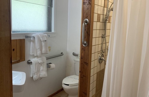 Gasquet Apartment | Lodge & Motel Rooms - Double Bed
