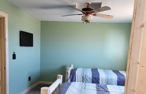 Oak Harbor Cabin | Lodge on 1/2 acre minutes from 5 Marinas with Direct Lake Erie Access