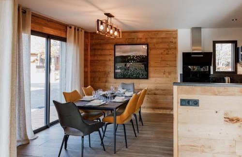 Le Chambon-sur-Lignon House | Lodge PMR avec jacuzzi privatif, accès spa et activités au bord du golf! - FR-1-582-372