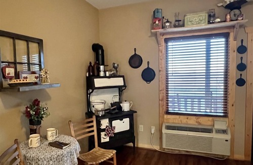 Stanardsville House | Lodge Room 109 - Grandma`s Kitchen