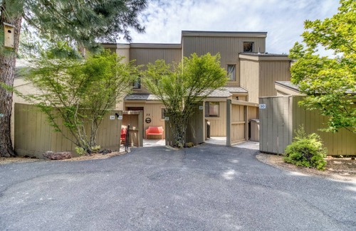 Black Butte Ranch Condo | Lodge Room 33: 1 BR, 1 BA Condominium in Black Butte Ranch, Sleeps 2