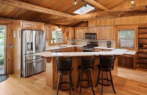 Mountain View House | Lodge Vibes in the City - Large Log Home