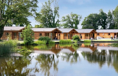 Criccieth Ski Chalet | Lodge with one double, one twin and one with bunks.