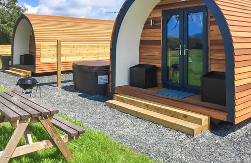 Criccieth Ski Chalet | Lodge with one double and one twin.
