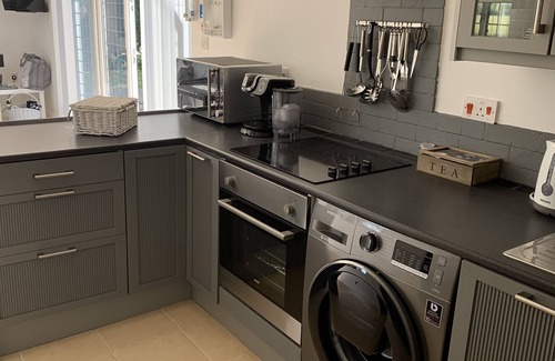 New Forest District Ski Chalet | Lodge With Private Garden In Country Village - Pets Welcome