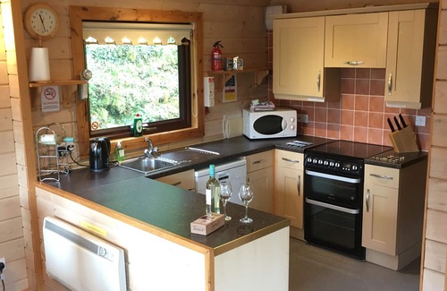 Woolfardisworthy Cabin | Lodge With Sun Deck & Enclosed Garden. Access to nearby private fishing lakes