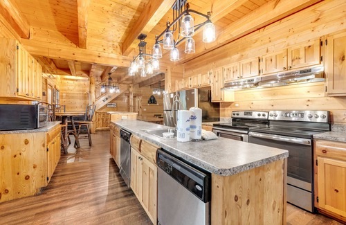 Pigeon Forge Cabin | Lodge with Two Hot Tubs, Game Room & Shared Pool - Free Attraction Tickets