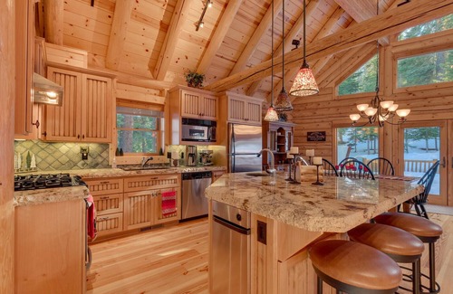 Truckee House | Lodgepole by Tahoe Getaways - Tahoe Donner 3BR w Hot Tub & HOA