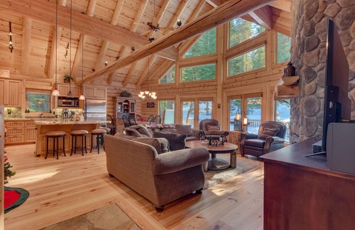 Truckee House | Lodgepole by Tahoe Getaways - Tahoe Donner 3BR w Hot Tub & HOA