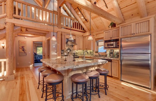 Truckee House | Lodgepole by Tahoe Getaways - Tahoe Donner 3BR w Hot Tub & HOA